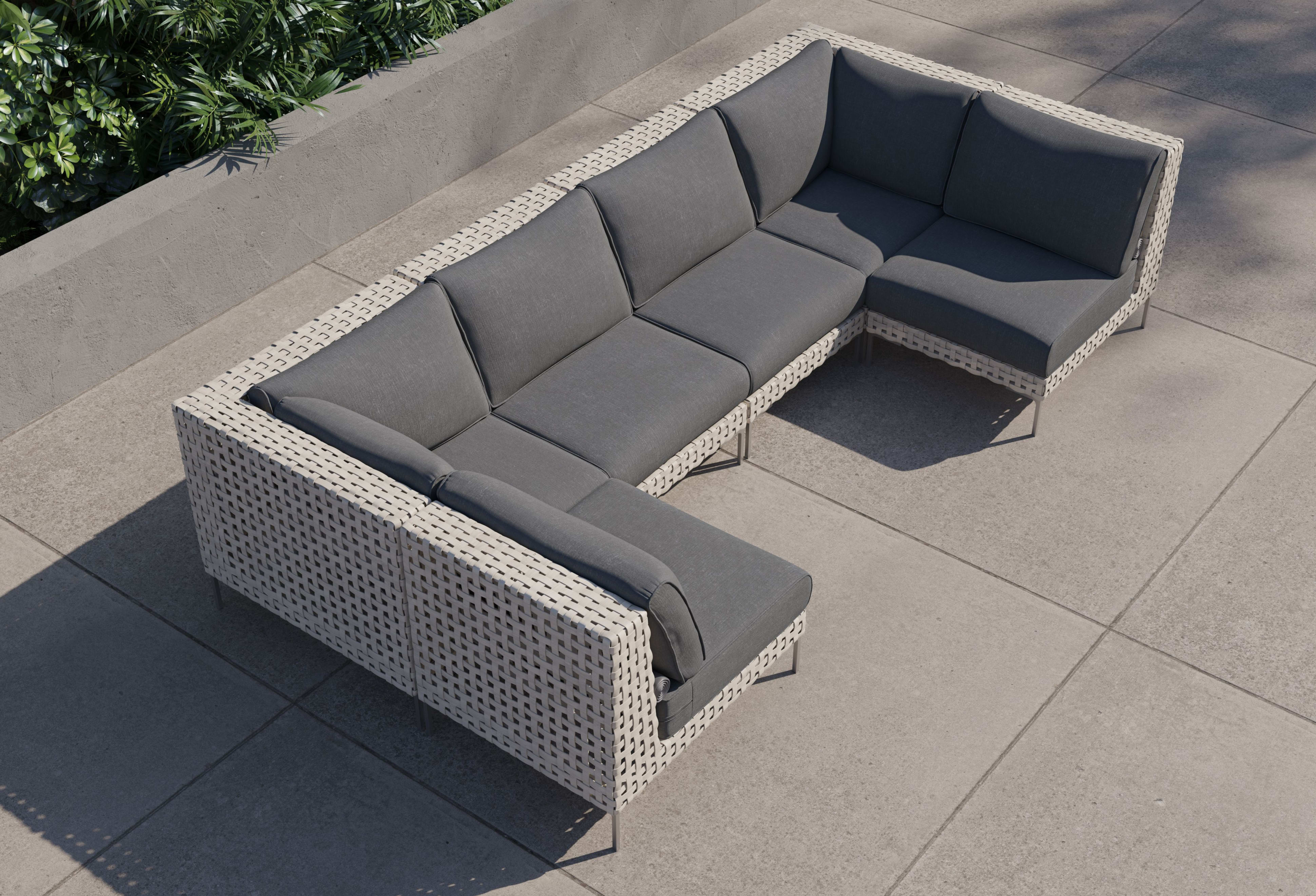 Wicker Outdoor U Sectional - 6 Seat By Outer