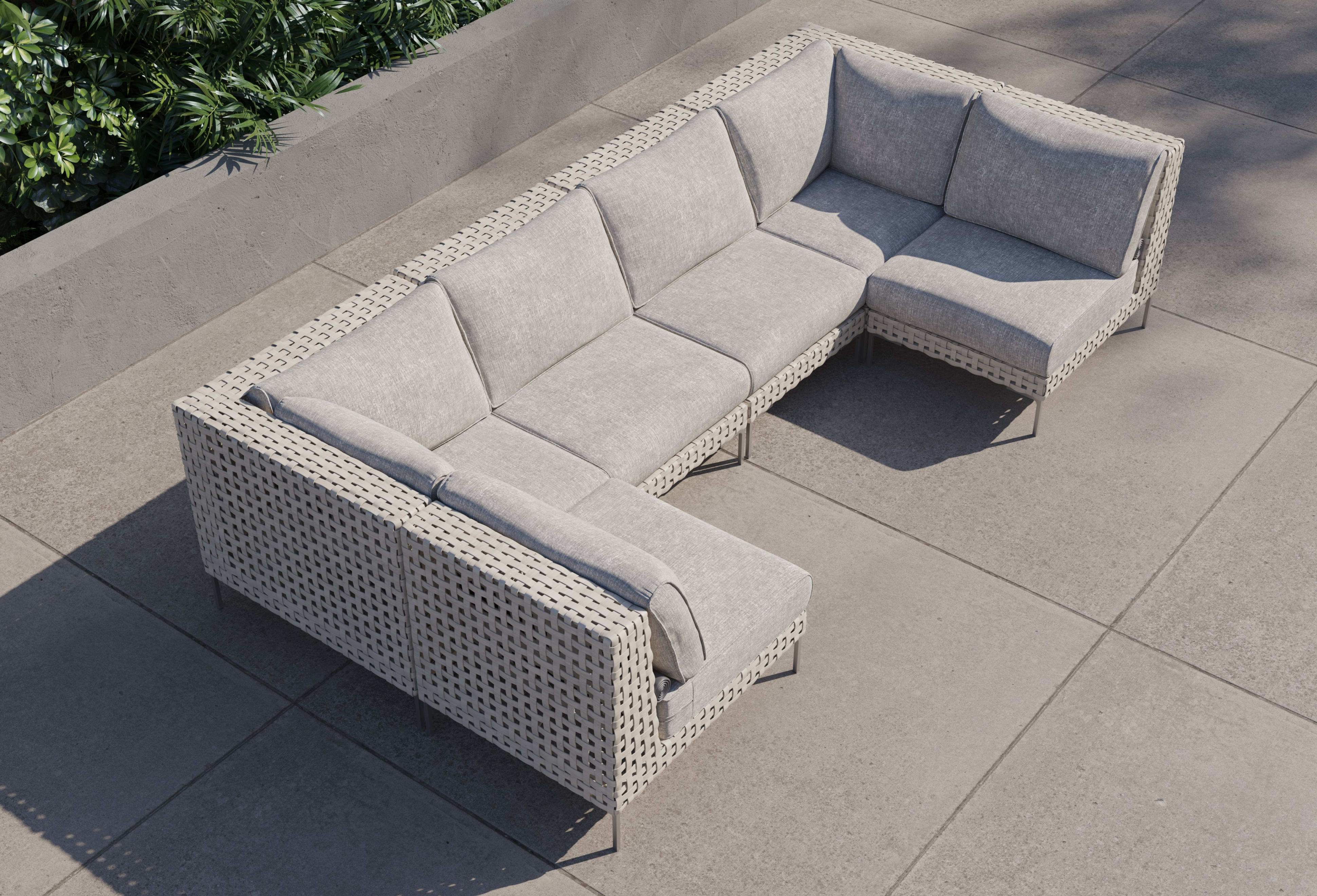 Wicker Outdoor U Sectional - 6 Seat By Outer