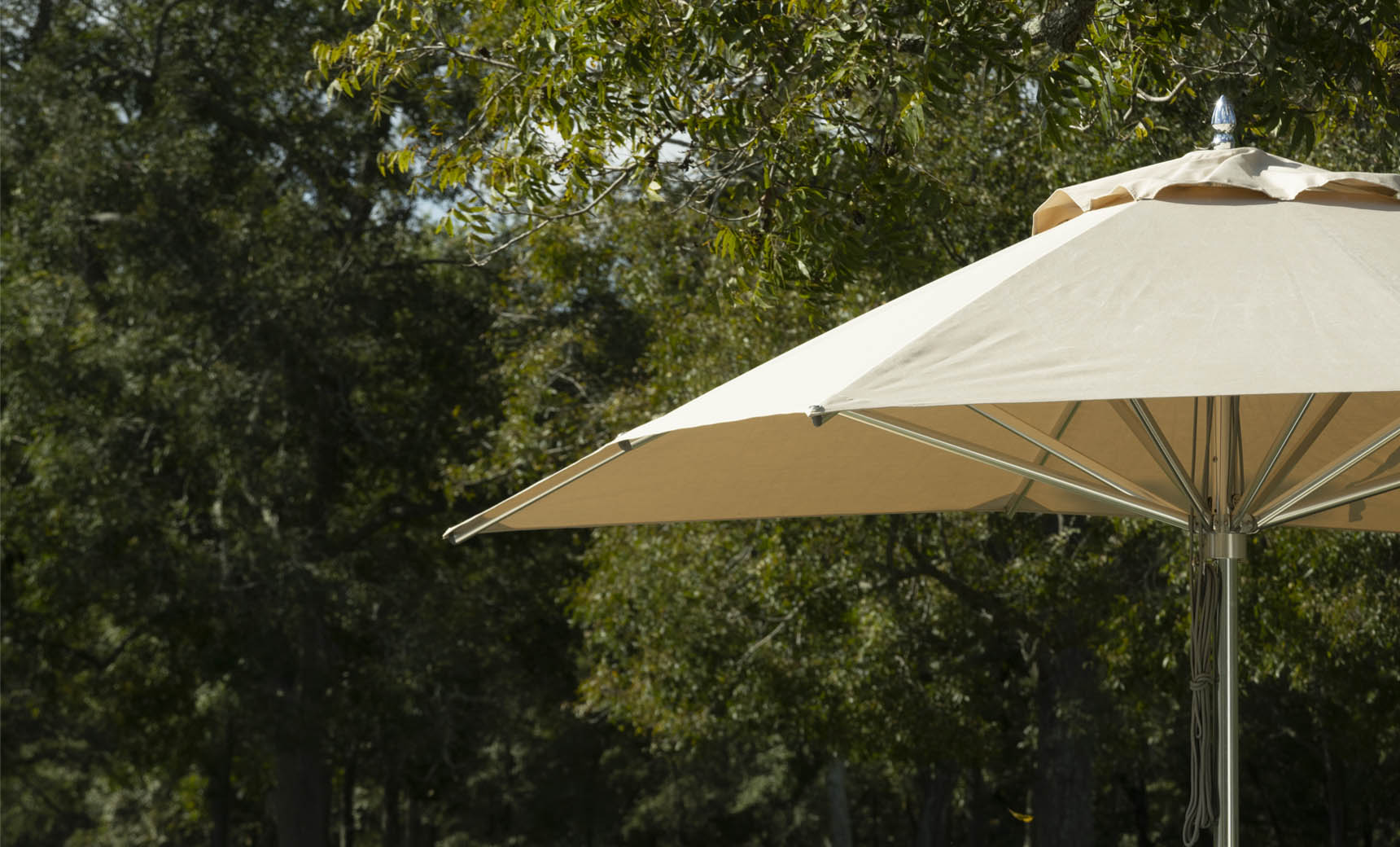 Ledge Lounger 8.5' Rectangle Pulley Premier Umbrella
