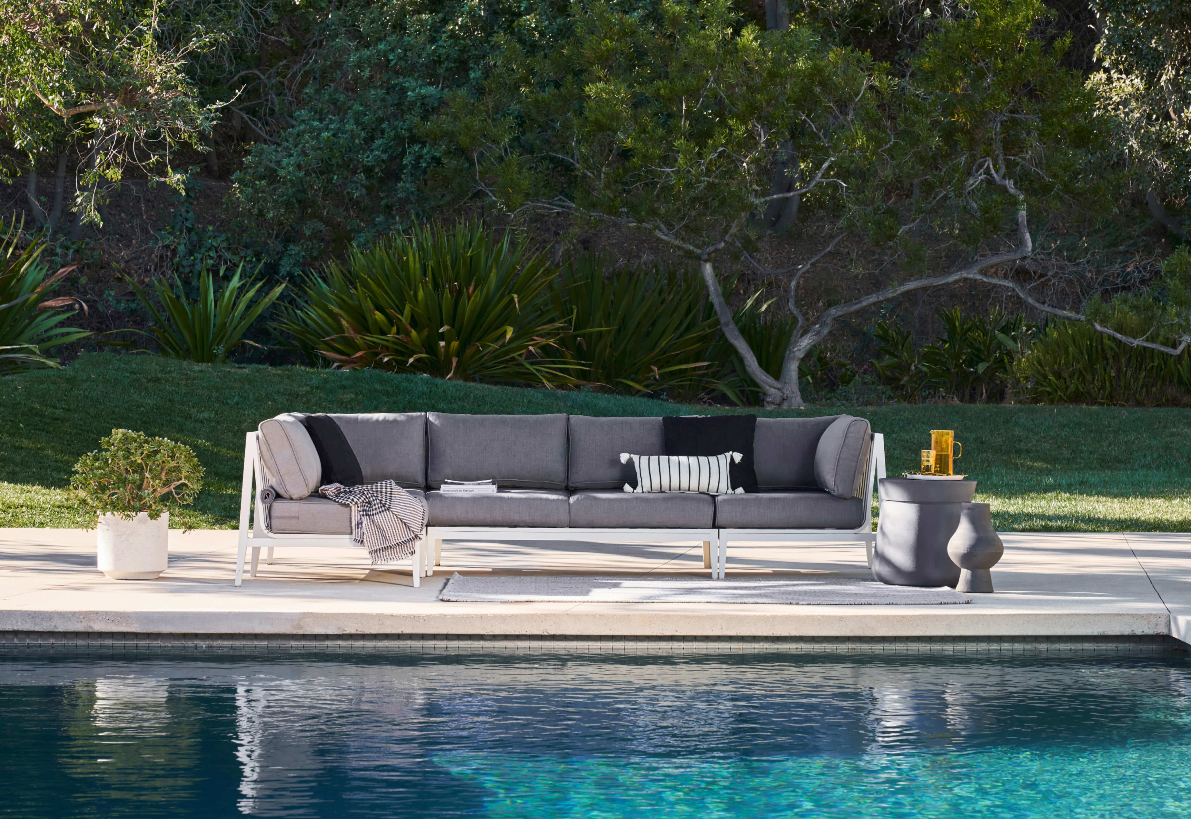 Aluminum Outdoor U Sectional - 7 Seat By Outer